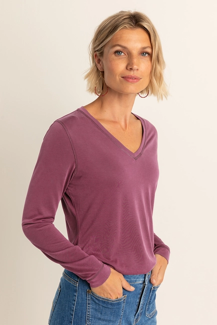 Aangesloten top met V-hals