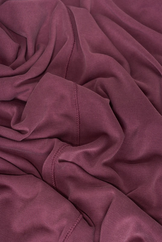 Aangesloten top met V-hals