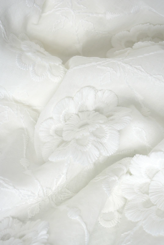 Blouse met bloemapplicaties