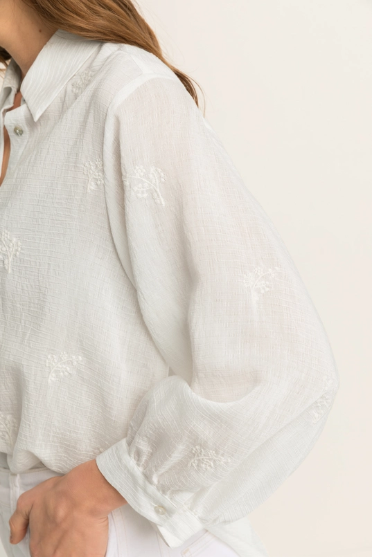 Blouse met geborduurde details