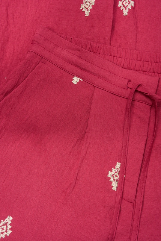 Broek met geborduurde details