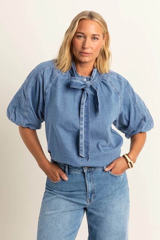 Denim blouse met strikdetail