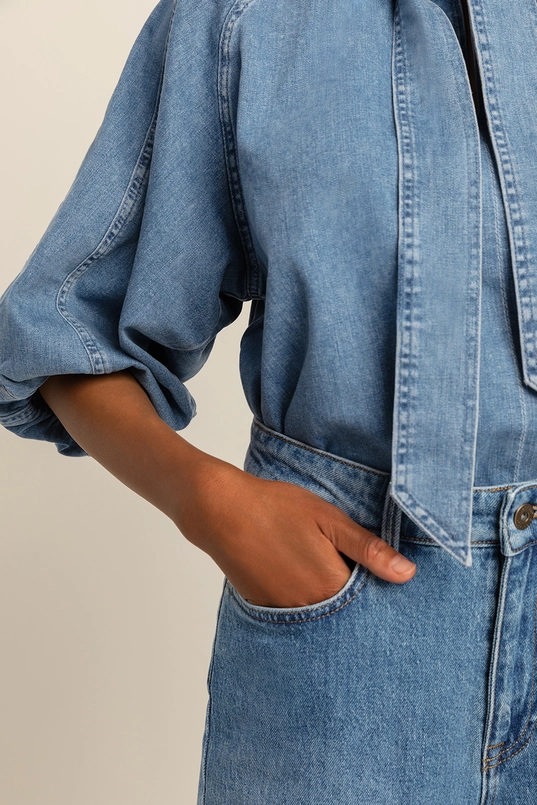 Denim blouse met strikdetail