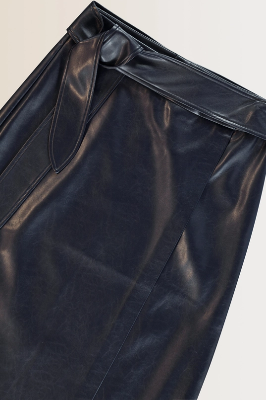 Faux-leather overslag rok