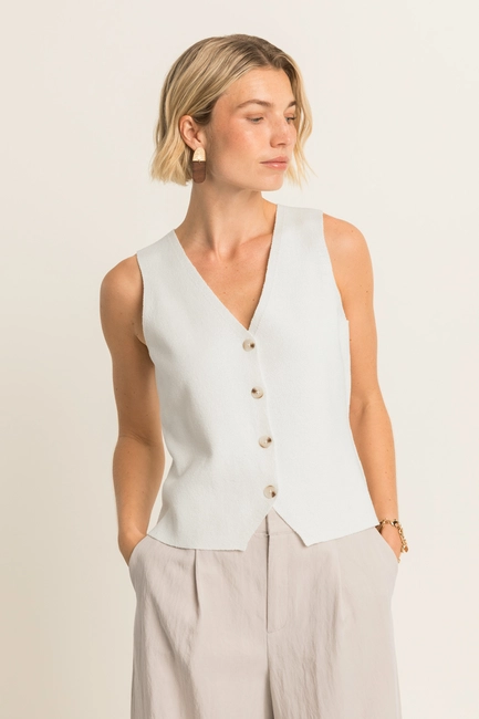 Fijngebreid gilet met knopen