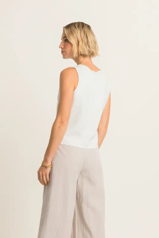 Fijngebreid gilet met knopen