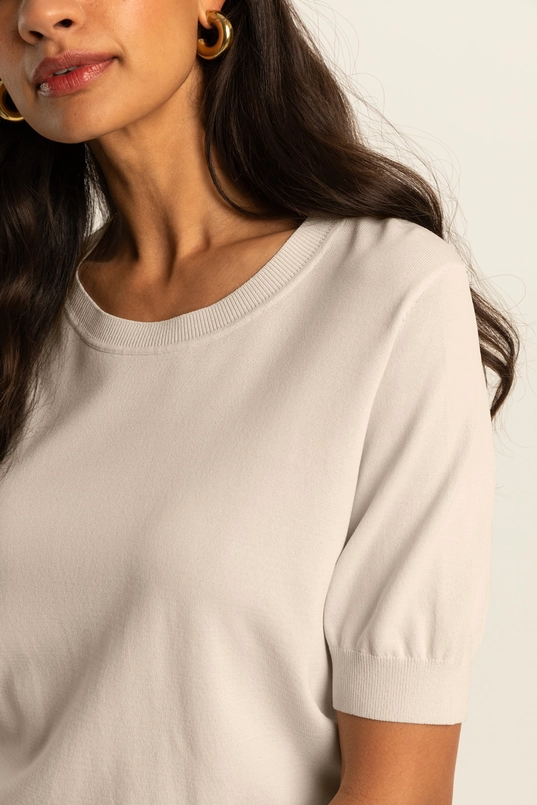 Fijngebreide trui met korte mouwen