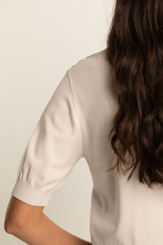 Fijngebreide trui met korte mouwen