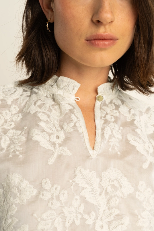 Geborduurde blouse