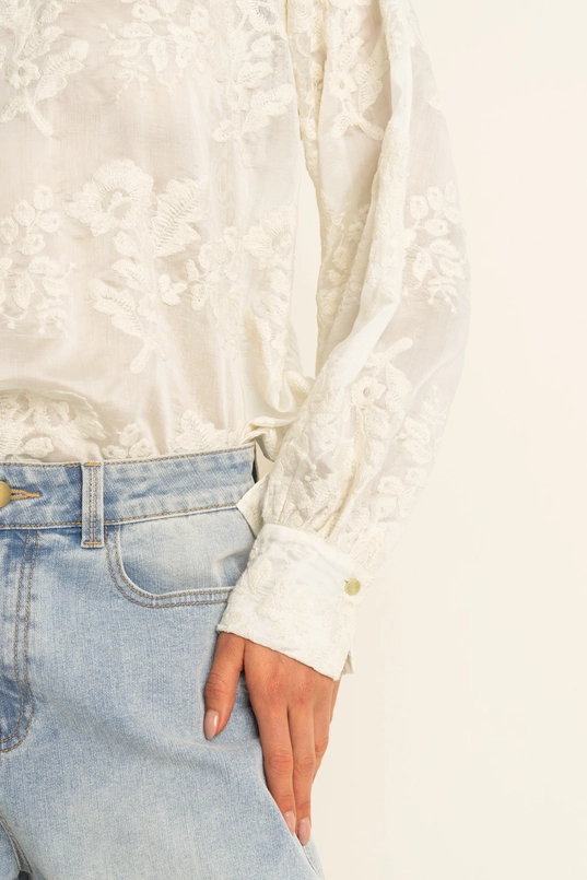 Geborduurde blouse