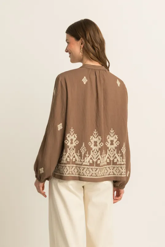 Geborduurde blouse