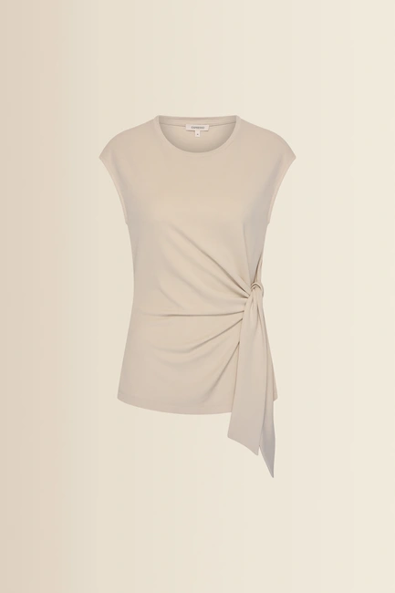 Gedrapeerde top met strikdetail