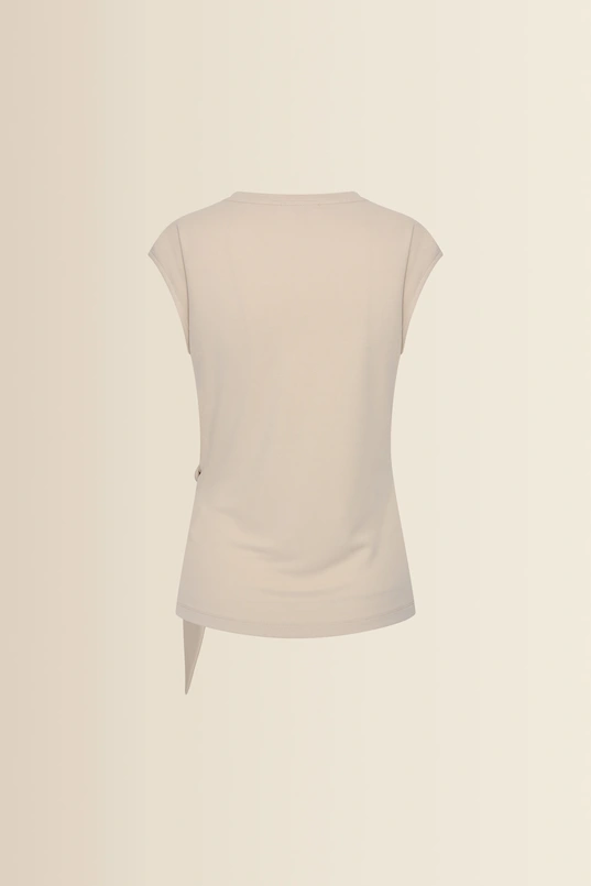 Gedrapeerde top met strikdetail