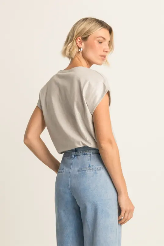 Glanzende top met V-hals