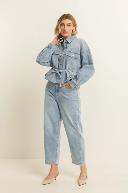 Loose-fit jeans