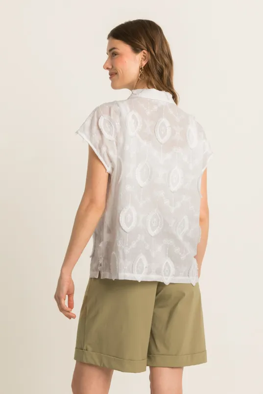 Mouwloze blouse met geborduurde details