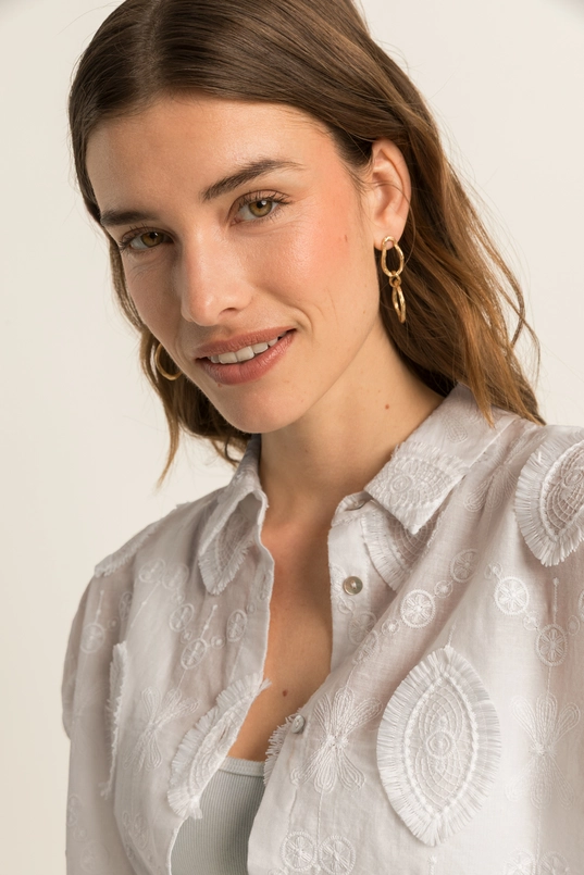 Mouwloze blouse met geborduurde details