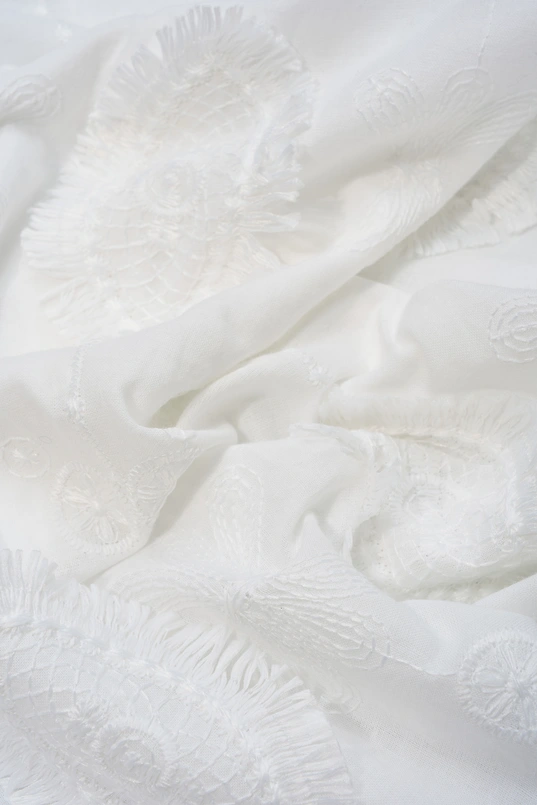 Mouwloze blouse met geborduurde details