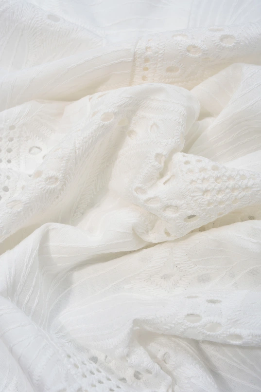 Mouwloze broderie blouse