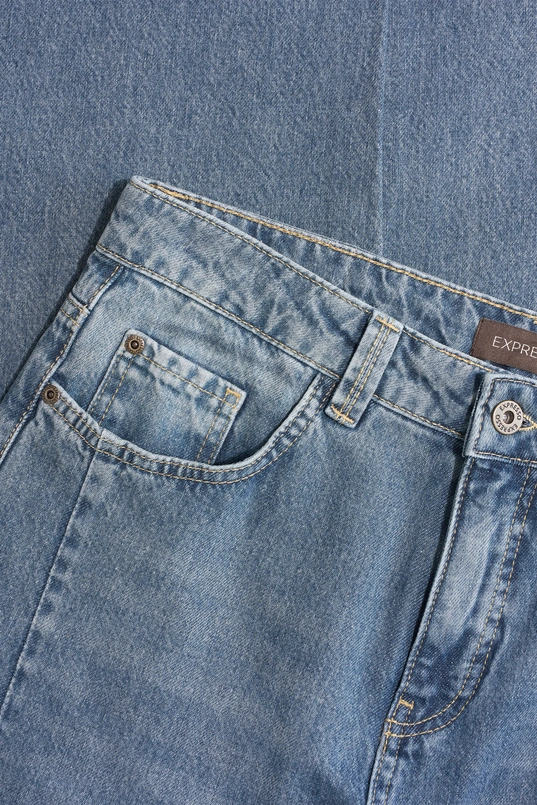 Relaxed fit barrel jeans