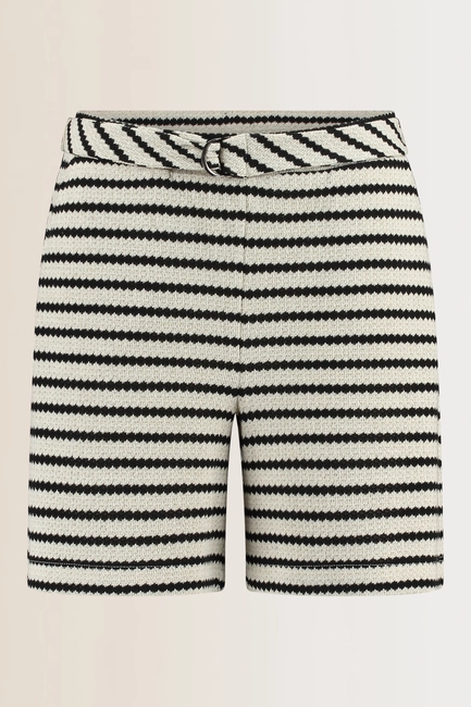 Short met structuurstrepen