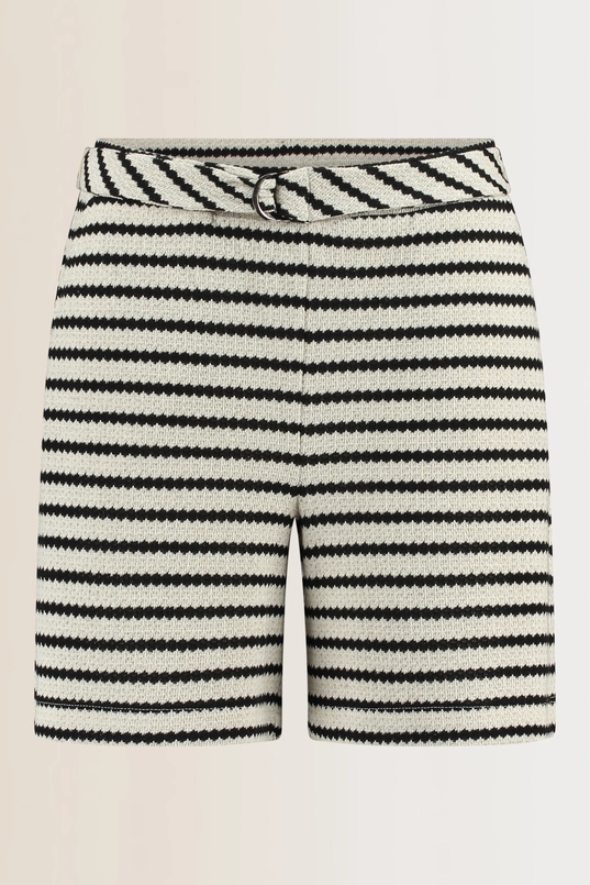 Short met structuurstrepen