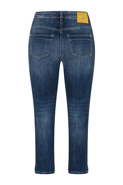 Slim-fitted jeans