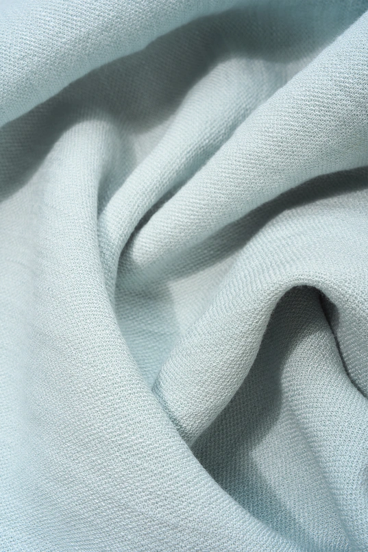 Soepelvallende blouse met V-hals