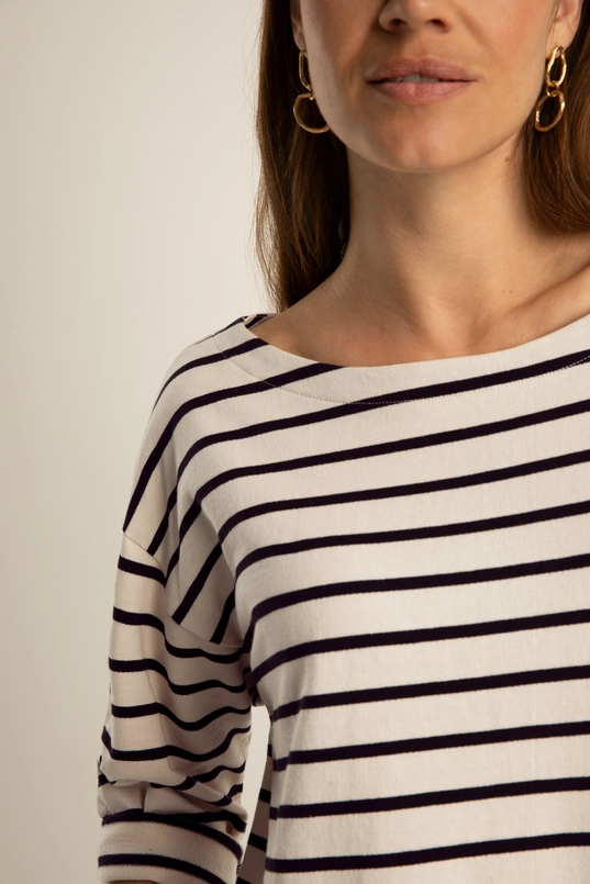 Soepelvallende top met strepen