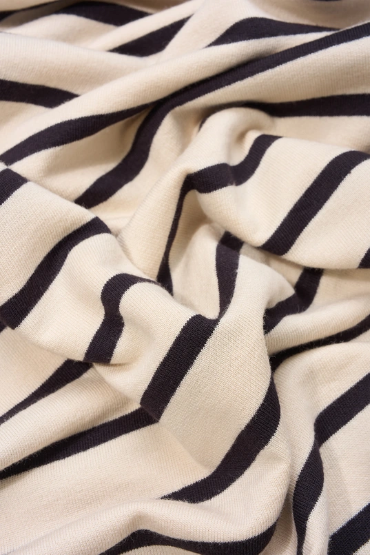 Soepelvallende top met strepen