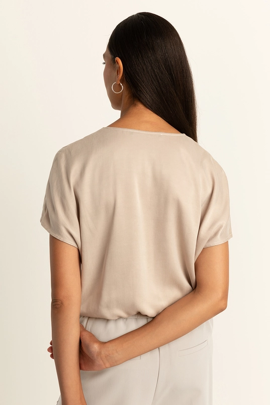 Soepelvallende V-hals top