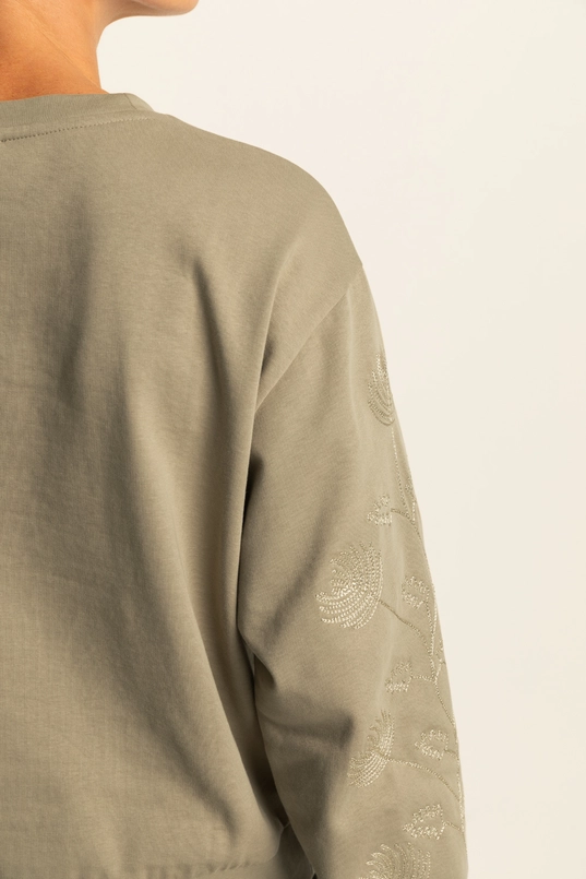 Sweater met geborduurde details