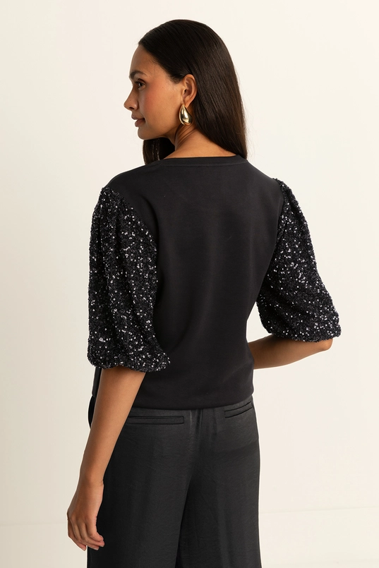 Top met paillettenmouwen