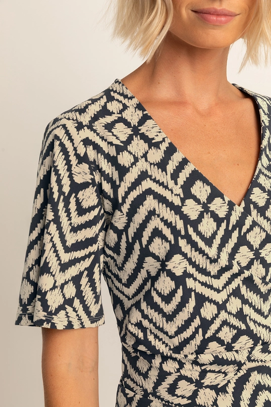 Travel top met V-hals