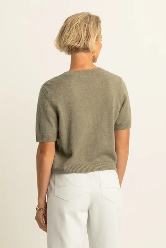 Trui met bloemapplicaties