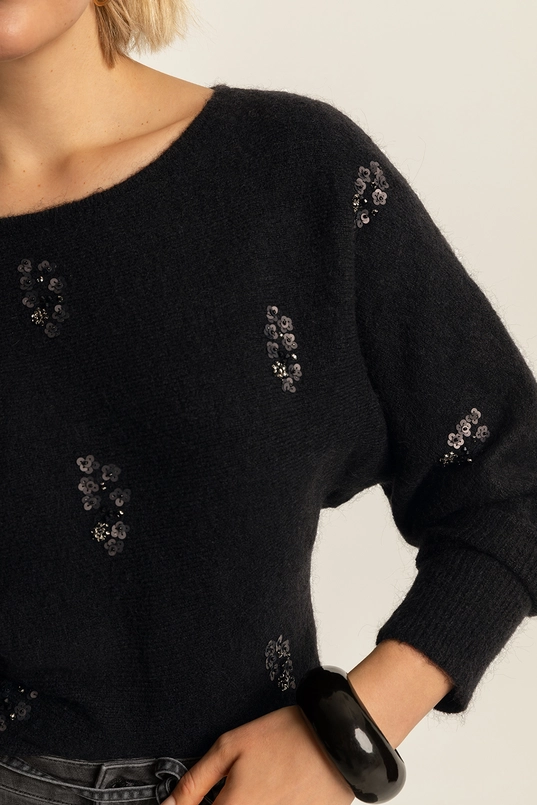 Trui met geborduurde details