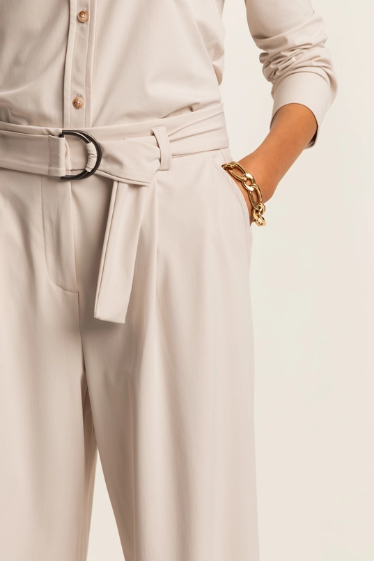 Wijde travelbroek met ceintuur